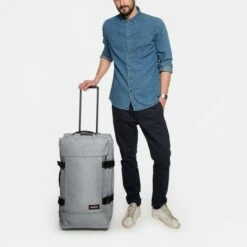 EASTPAK Trolley Linea TRANVERZ M, Misura Media, Con TSA 12 EASTPAK Trolley Linea TRANVERZ M, Misura Media, Con TSA -Guess Vendita eastpak trolley linea tranverz m misura media con tsa sundaygrey 5400597607067 5