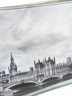 YNOT FASHION Camera Case A Tracolla -Guess Vendita ynot fashion camera case a tracolla london grey 8059392166308 4